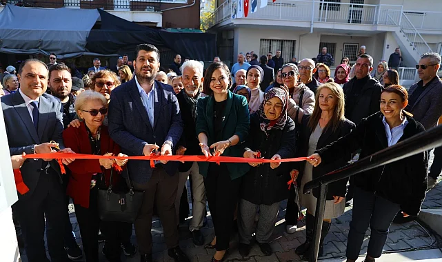 İzmir Karabağlar'da İleri Yaş Akademileri açıldı