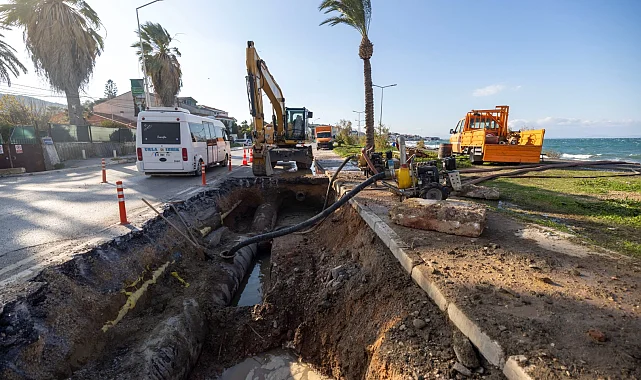 İzmir Mithatpaşa'da ana boru arızası için İZSU seferber oldu