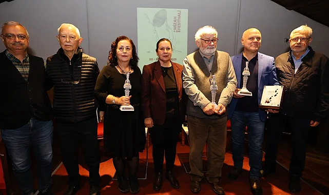 İzmir Mizah Festivali yoğun ilgiyle devam ediyor