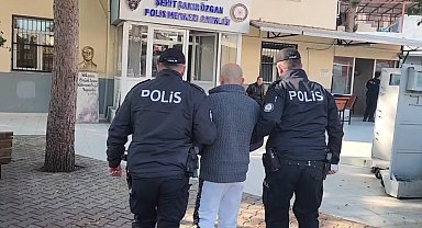 İzmir'de aranan 2 şüpheli kıskıvrak yakalandı