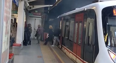 İzmir'de metro vagonu raydan çıktı