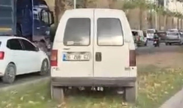 İzmir'de orta refüjü kullanan sürücüye ceza yağdı