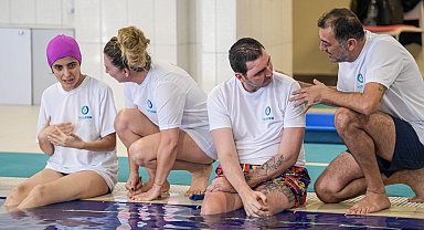 İzmir'de suyun iyileştirici gücüyle engeller aşılıyor