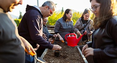 İzmir'de tohumdan toprağa, topraktan sofraya