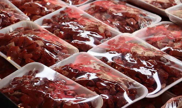 İzmit'te 'halk et' yüzleri güldürürken, 'askıda et' desteği sürüyor