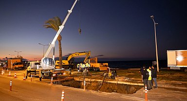İZSU ekipleri Güzelbahçe–Narlıdere ana iletim hattındaki arızayı giderdi