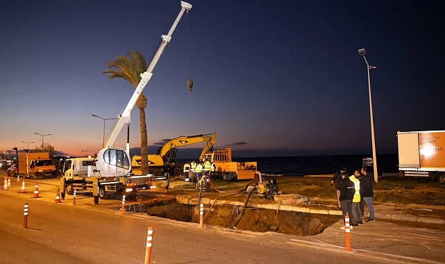 İZSU ekipleri Güzelbahçe–Narlıdere ana iletim hattındaki arızayı giderdi