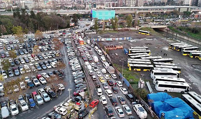 Kadıköy'de derbi öncesi trafik durma noktasına geldi