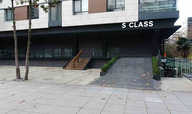 Kadıköy'de lüks oto galerisi boşaltıldı: 11 milyar TL'lik vurgun iddiası