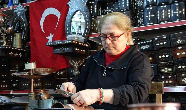 Kadın bakır ustası erkeklere taş çıkartıyor