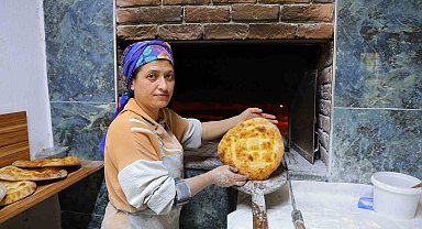 Kahramanmaraş Çardak Mahallesi'nde 170 yıllık ekmek geleneği sürüyor