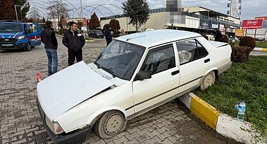 Kamyonet otomobile çarptı: 2 yaralı