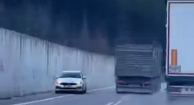 Kamyonun sollama manevrası kazaya neden oluyordu: O anlar kamerada