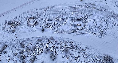 Karabük'te sürücüler karın tadını drift atarak çıkardı