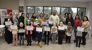 Karacabey Belediyesi'nden anne-çocuk maske boyama atölyesi