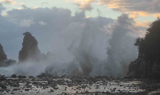 Karadeniz'de tsunamiyi andıran görüntüler