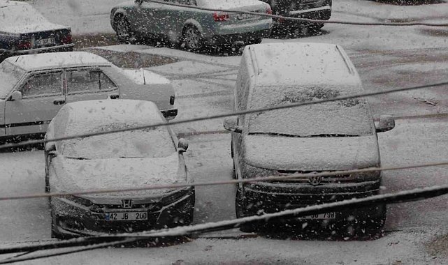 Karapınar'da kar yağışı etkili oldu