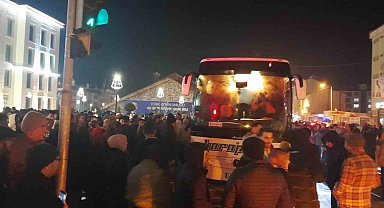 Karapınar'da umre yolcuları dualarla uğurlandı