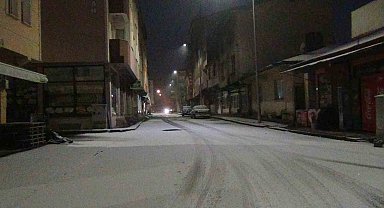 Kars'a mevsimin ilk karı düştü
