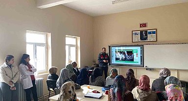 Kars'ta jandarmadan "En İyi Narkotik Polisi Anne" eğitimi