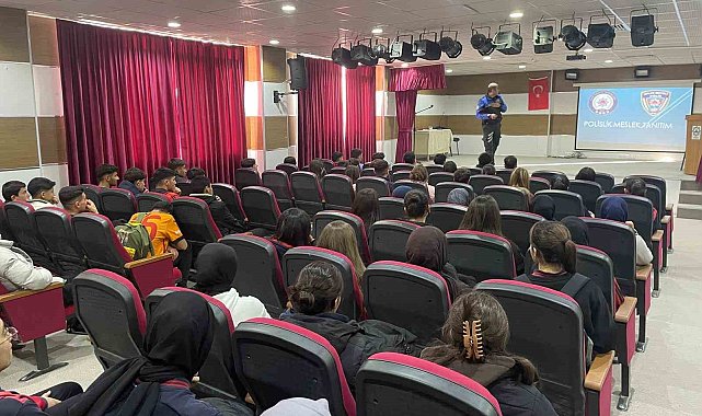 Kars'ta öğrencilere polislik mesleği anlatıldı