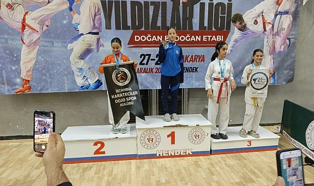 Kartepe Belediyespor karatecileri Sakarya'dan 9 madalyayla döndü