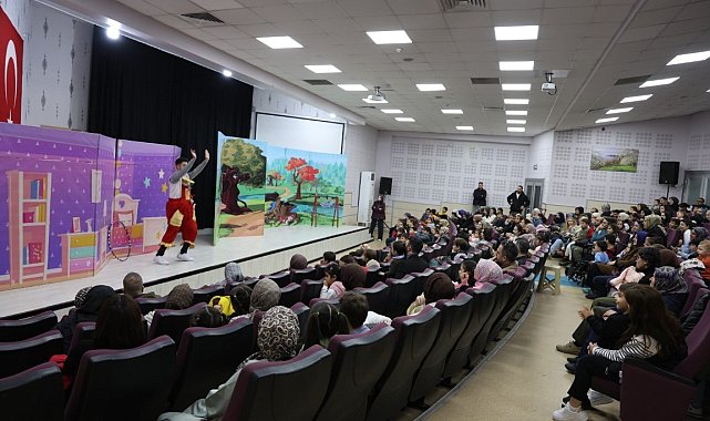 Kartepe'de çocuklara "Küçük Cesaretler Kulübü" oyunu sahnelendi