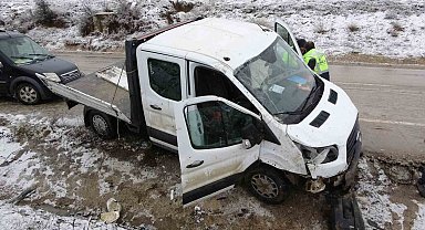 Kastamonu'da işçileri taşıyan kamyonet yan yattı: 7 yaralı