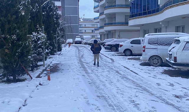 Kastamonu'da kar yağışı etkili oldu