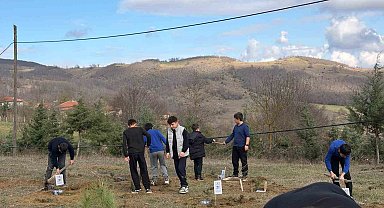 Kavak'ta doğa için fidan, eğitim için kitap desteği