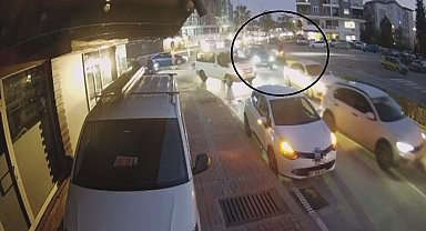 Kavşakta motosikletle otomobil çarpıştı: 1 yaralı