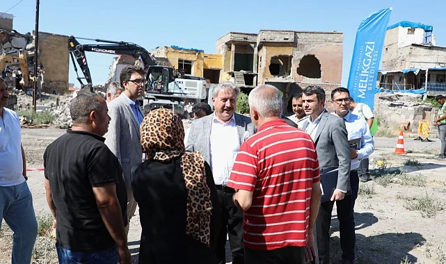 Kayseri Melikgazi'de metruk yapıya geçit yok
