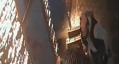 Kayseri'de esnaf, boğazına şeker kaçan bebeği heimlich manevrasıyla kurtardı... O anlar kamerada