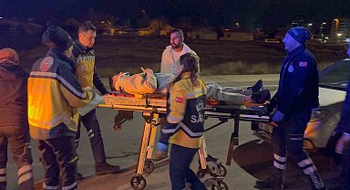 Kaza yapan alkollü sürücü, "Gazeteci çekerse üflemem" diyerek, ekiplere zorluk çıkardı