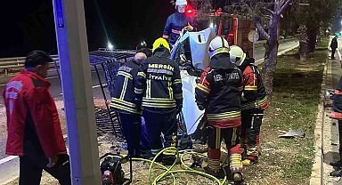 Kaza yapan araçta sıkışan sürücü itfaiye ekiplerince kurtarıldı