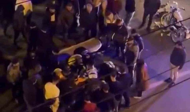 Kaza yapan motosiklet sürücüsünün acılar içinde bağırması kameraya yansıdı