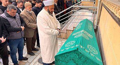 Kazada ölen nişanlı çift yan yana toprağa verildi