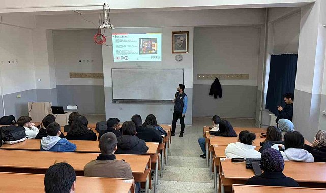 KBÜ'de öğrencilere internet bilinci ve siber riskler anlatıldı