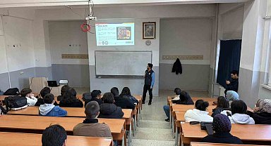 KBÜ'de öğrencilere internet bilinci ve siber riskler anlatıldı