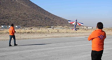 Kendi ürettikleri model uçakla hedef 100 kilometre uçmak