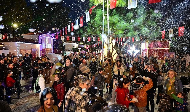 Kepez'de yeni yıl heyecanı suni kar yağışıyla başladı