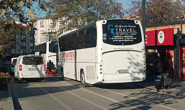 Keşan'da otobüs parkları trafiği kilitliyor!