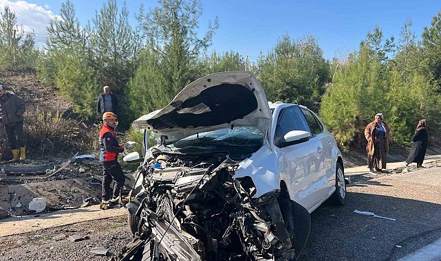Kilis'te hafif ticari araçla otomobil çarpıştı: 5'i ağır, 6 yaralı