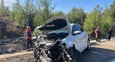 Kilis'te hafif ticari araçla otomobil çarpıştı: 5'i ağır, 6 yaralı