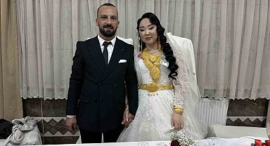 Kırgız gelin ve Yüksekovalı damadın kargoda başlayan aşkı mutlu sonla bitti