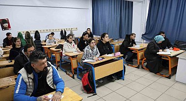 Kırşehir'de 74 engelli vatandaş gönüllü öğretmenlerle KPSS'ye hazırlanıyor