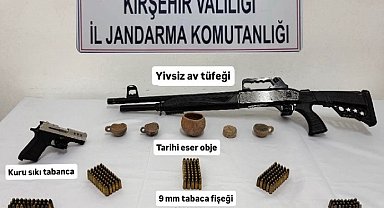 Kırşehir'de kaçakçılık operasyonu: silah, mühimmat ve tarihi eser ele geçirildi