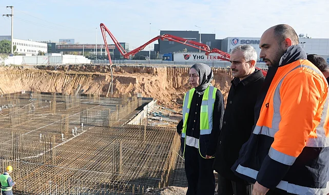 Kocaeli Çayırova'nın yeni meslek lisesinde temel betonu seriliyor