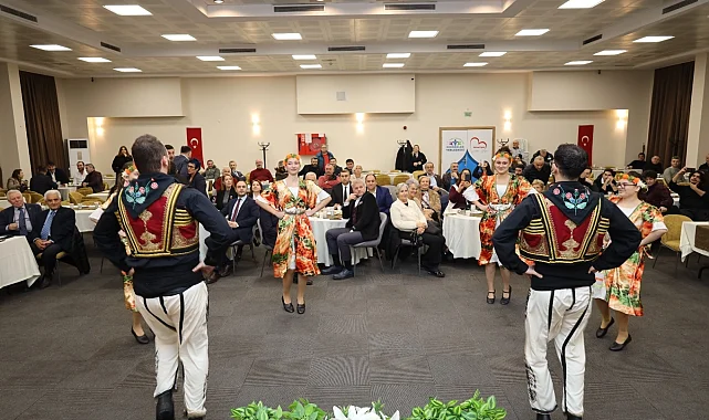 Kocaeli İzmit'te Dünya Türk Dili Ailesi Günü anlamlı bir programla kutlandı