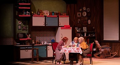 Kocaeli Şehir Tiyatroları "Üç Jokerli Konken" oyunuyla Berlin'de sahne alacak